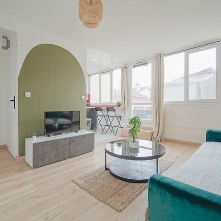 شقة Complete 1Br With Balcony Only 5 Min. On Foot To Metro By Doorman سانت أويه المظهر الخارجي الصورة