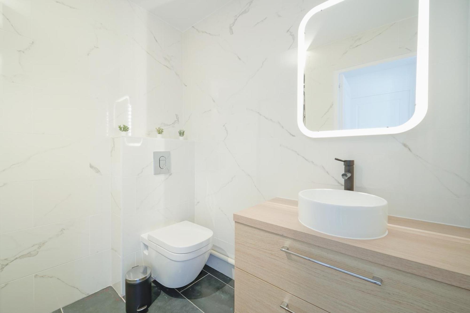 شقة Complete 1Br With Balcony Only 5 Min. On Foot To Metro By Doorman سانت أويه المظهر الخارجي الصورة